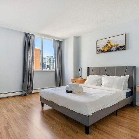 Prime Location Near Jasper Ave With Downtown Views, Netflix, Gym, Sauna, Sleeps 4 Apartment Edmonton Exterior photo