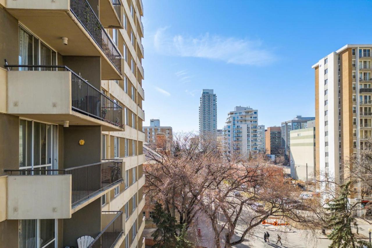 Prime Location Near Jasper Ave With Downtown Views, Netflix, Gym, Sauna, Sleeps 4 Apartment Edmonton Exterior photo