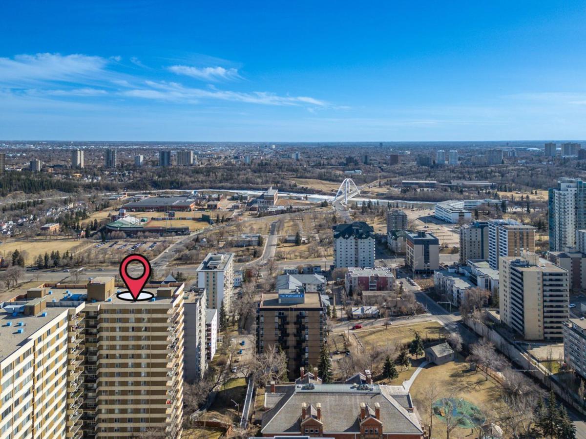 Prime Location Near Jasper Ave With Downtown Views, Netflix, Gym, Sauna, Sleeps 4 Apartment Edmonton Exterior photo