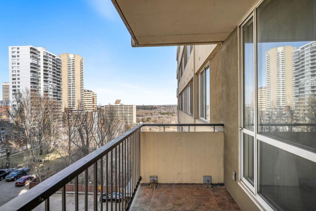 Prime Location Near Jasper Ave With Downtown Views, Netflix, Gym, Sauna, Sleeps 4 Apartment Edmonton Exterior photo